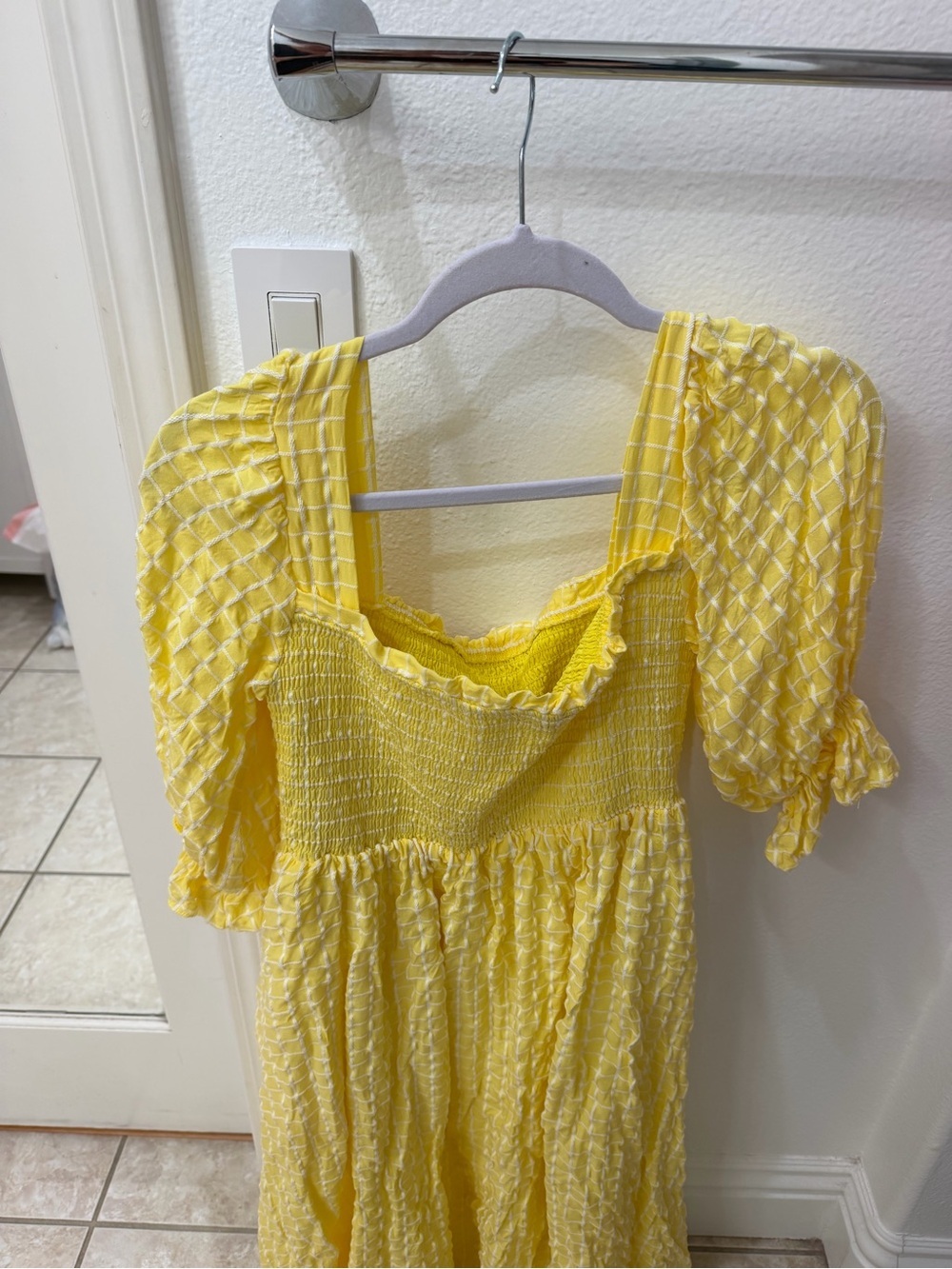 Like NEW Yellow and White Puff Sleeve Smocked Midi Dress - Picture 6 of 11